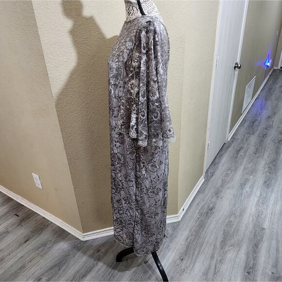 Adrianna Papell Metallic Lace Cocktail Dress with Sheer Flared Sleeves Size 22W - Picture 6 of 12